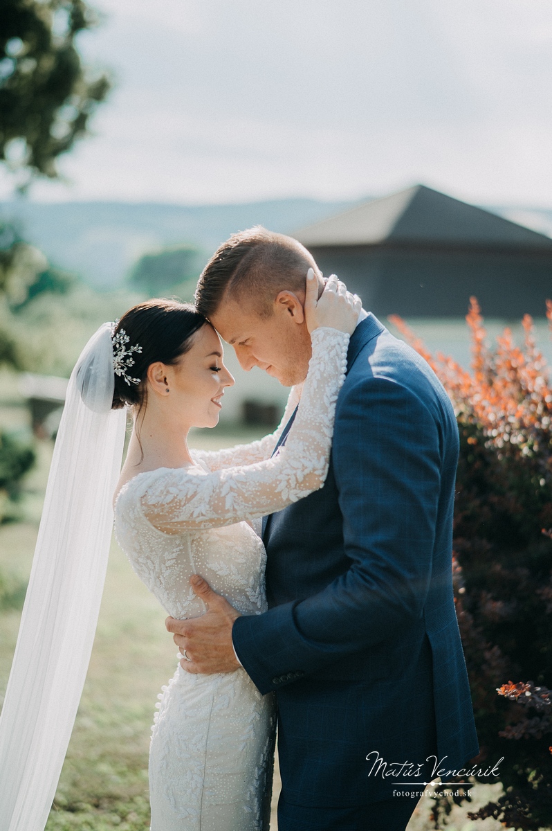 Svadobné fotky Kaštieľ Petrovany - fotograf Matúš Vencúrik