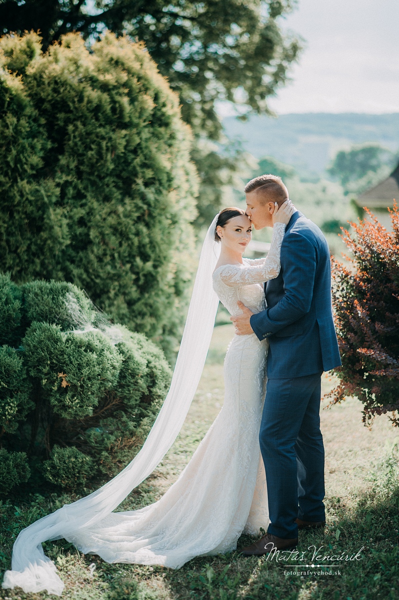 Svadobné fotky Kaštieľ Petrovany - fotograf Matúš Vencúrik