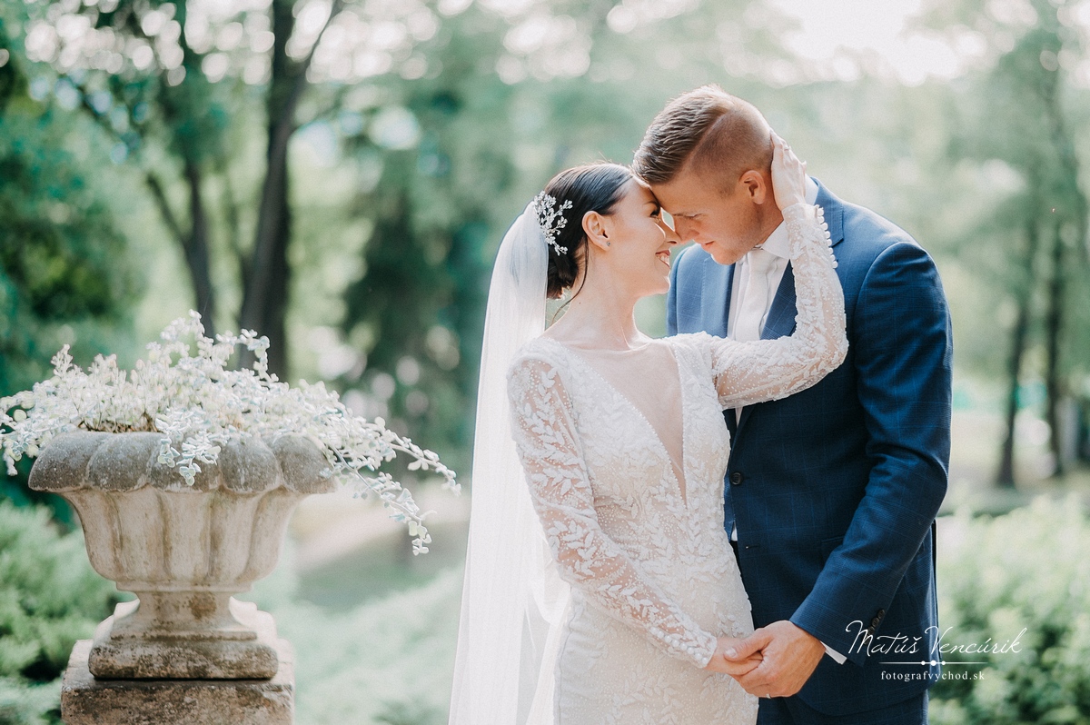 Svadobné fotky Kaštieľ Petrovany - fotograf Matúš Vencúrik